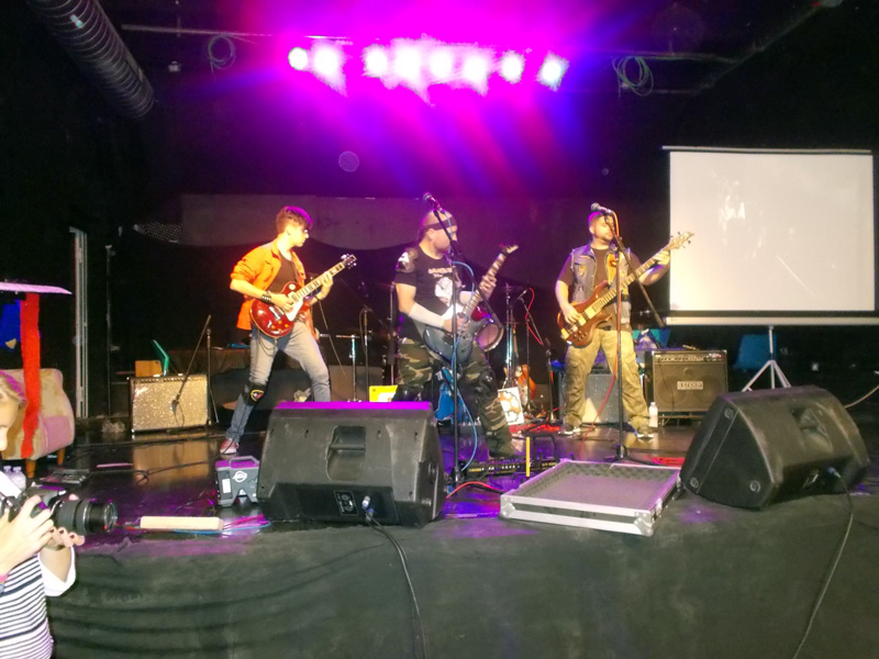 Los videojuegos y el rock llenan la Retro Party en Blanes